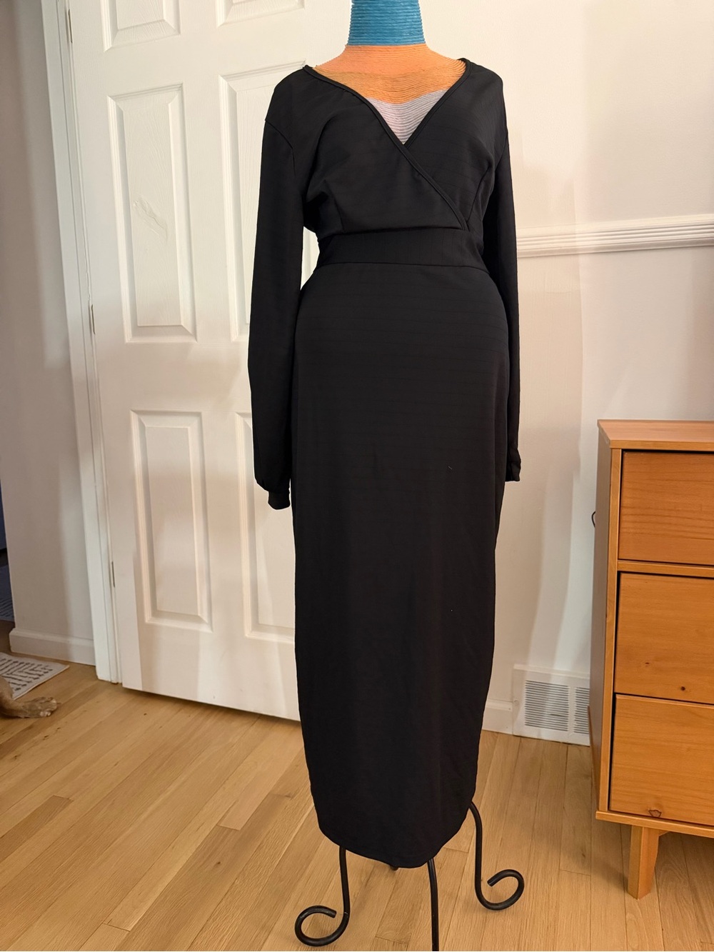Classic Black Long Sleeve V-Neck Midi Dress